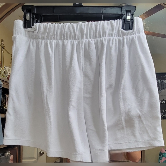 Two piece, button top, stretch shorts with pockets - Picture 7 of 7